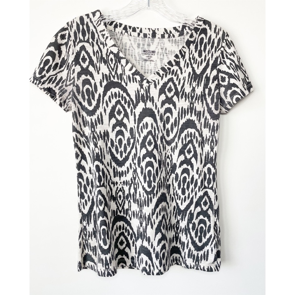 💠Mossimo Supply Co. V-neck tee